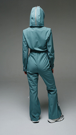 Женский комбинезон Бирюзовый Стрит песочный softshell Manufaktura KMP — вид спереди