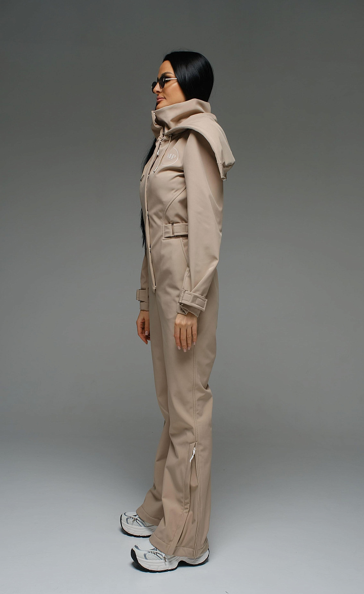 Женский демисезонный комбинезон Фрейле Стрит песочный softshell Manufaktura KMP