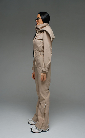 Женский комбинезон Фрейле Стрит песочный softshell Manufaktura KMP — вид спереди