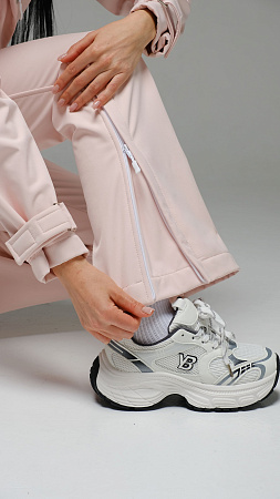 Женский комбинезон Пион Стрит песочный softshell Manufaktura KMP — вид спереди