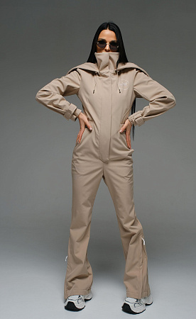 Женский комбинезон Фрейле Стрит песочный softshell Manufaktura KMP — вид спереди